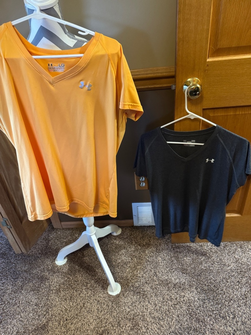 Under Armour womens Orange and Black Short-Sleeve V-Neck Performance Tees